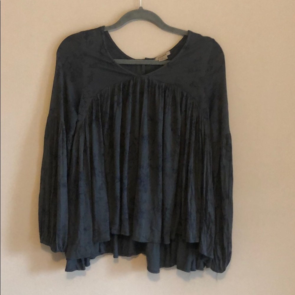 Grey flower pattered top